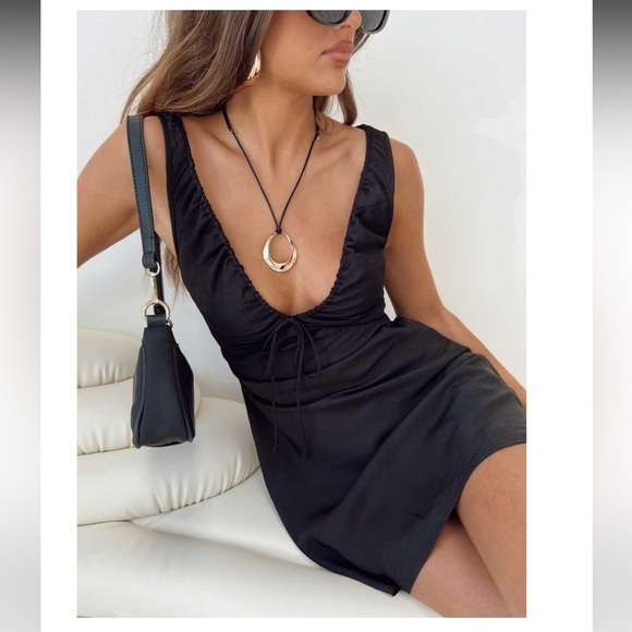 Princess Polly Dresses & Skirts - 🍒 𝑷𝑹𝑰𝑪𝑬 ↓ Princess Polly Bareena Black Mini Dress